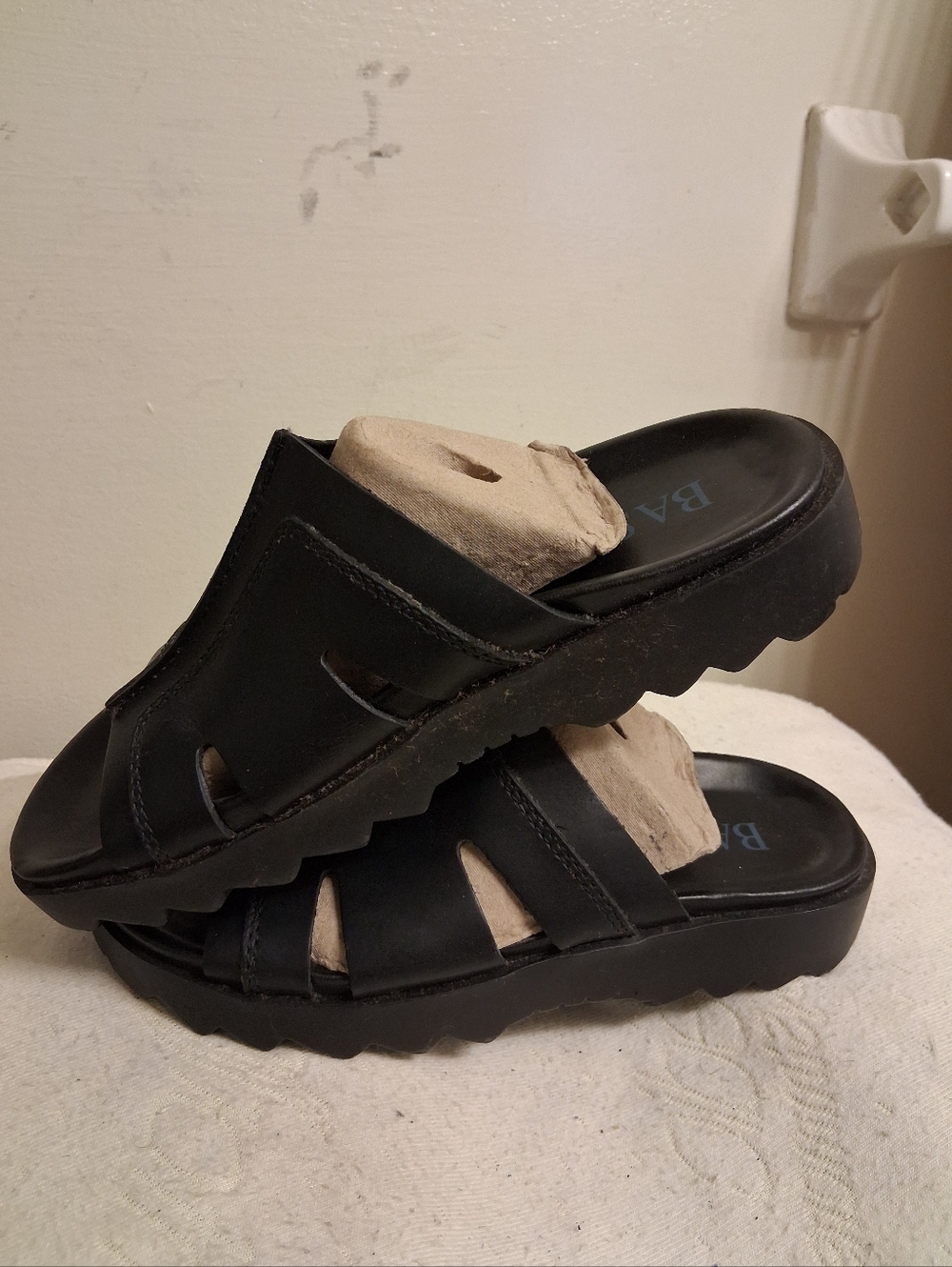 Mens BASS Black Leather Slide Sandals size 7 - Picture 7 of 16